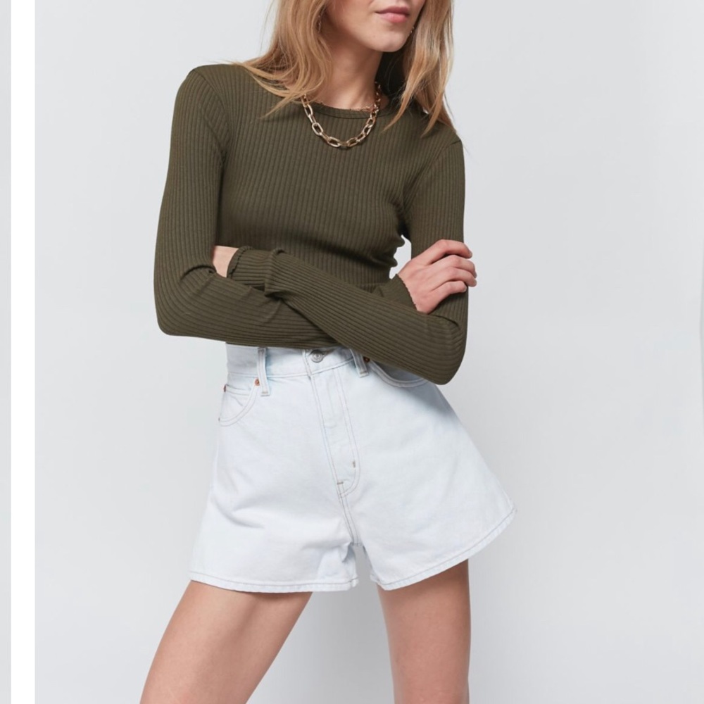 Levi’s High Waisted Wide Leg Short